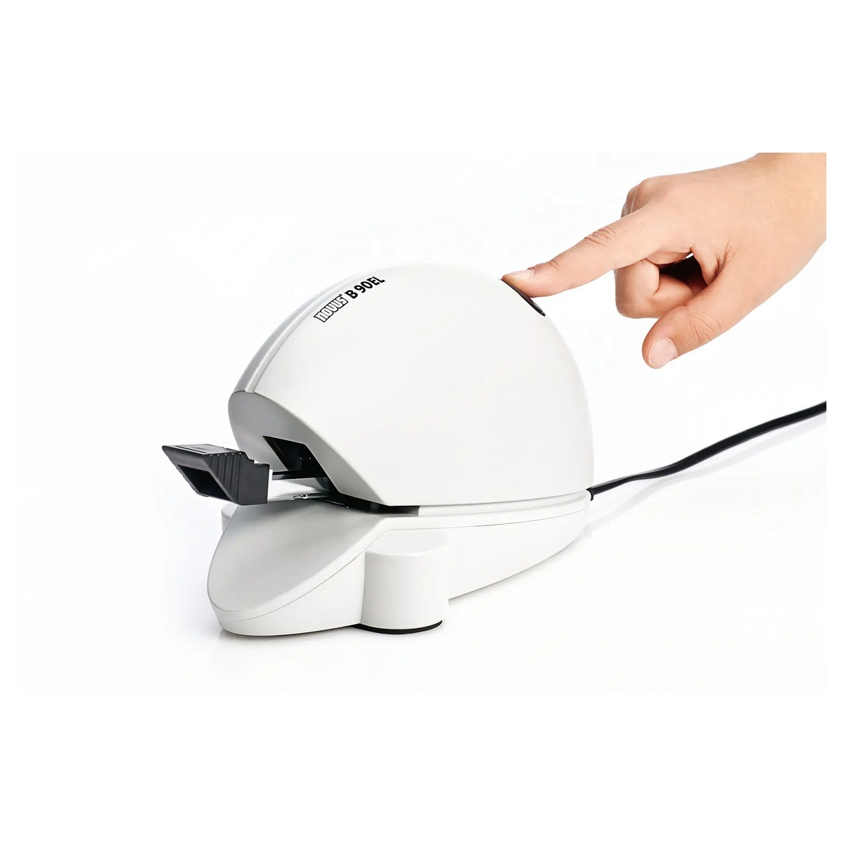 Porte-agrafes sorti de l'agrafeuse électrique NOVUS B 90EL après un appui sur le bouton.