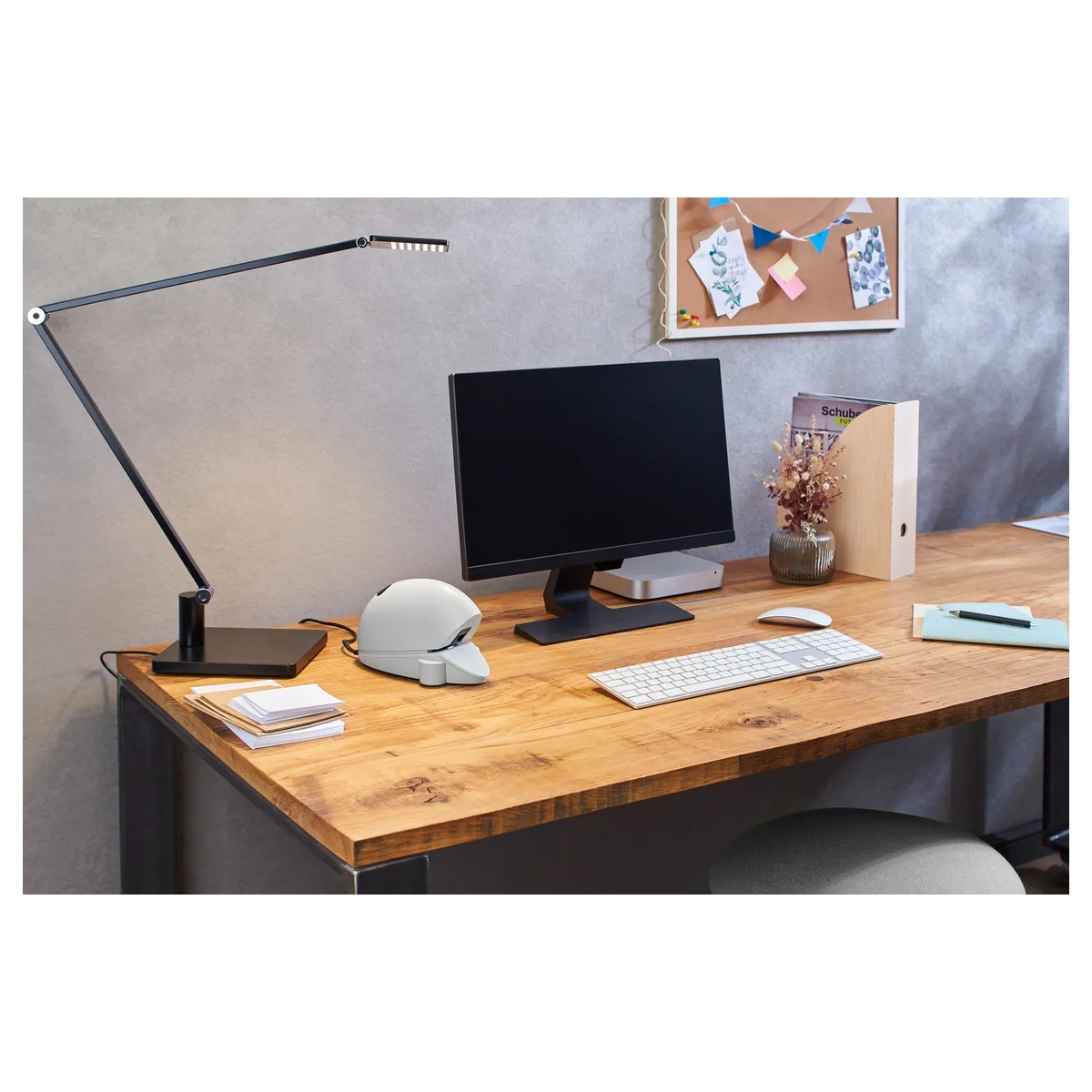 Agrafeuse électrique NOVUS B 90EL posée sur un bureau.